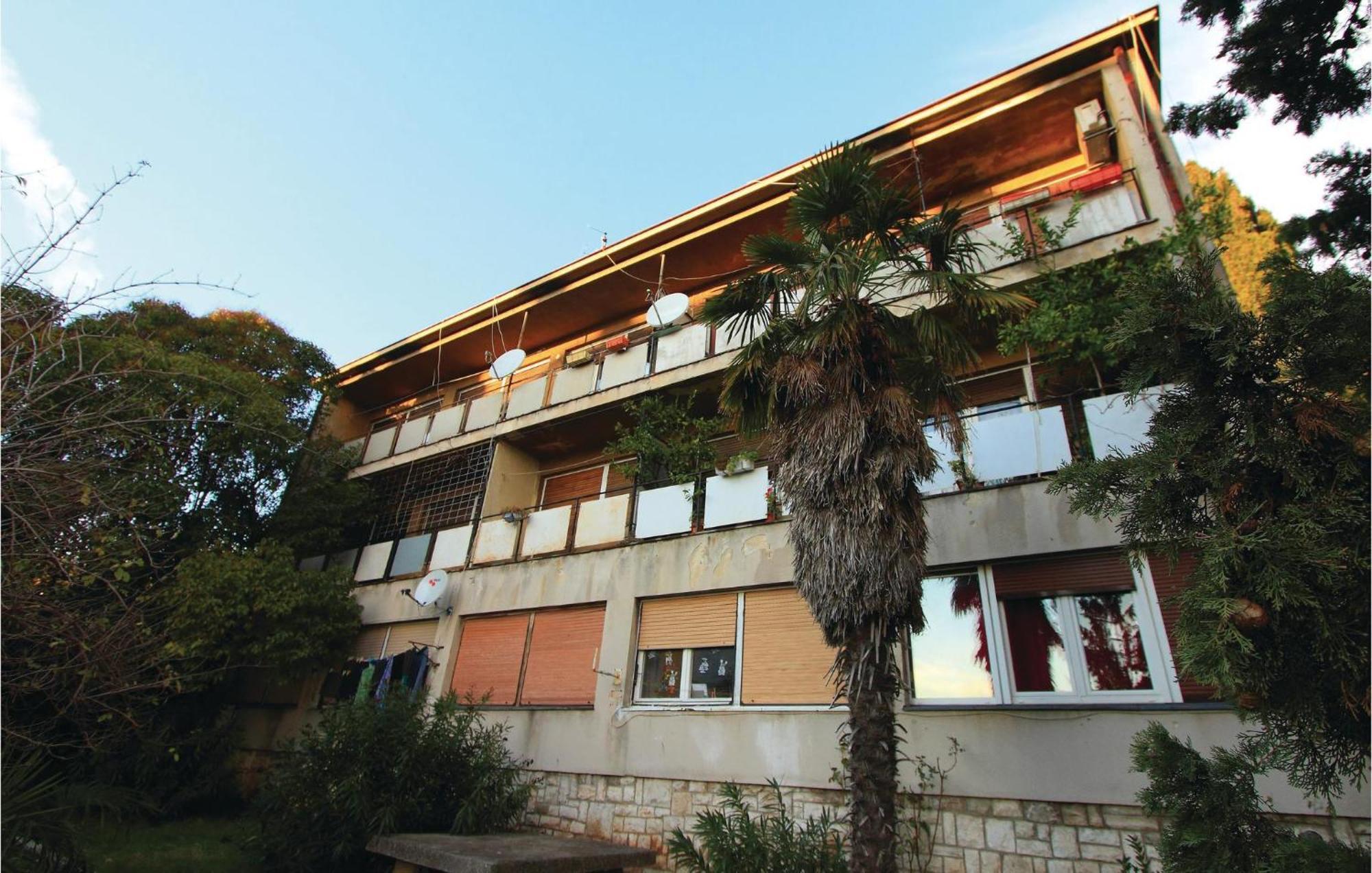 Apartment 1 Bedroom Awesome In Pula