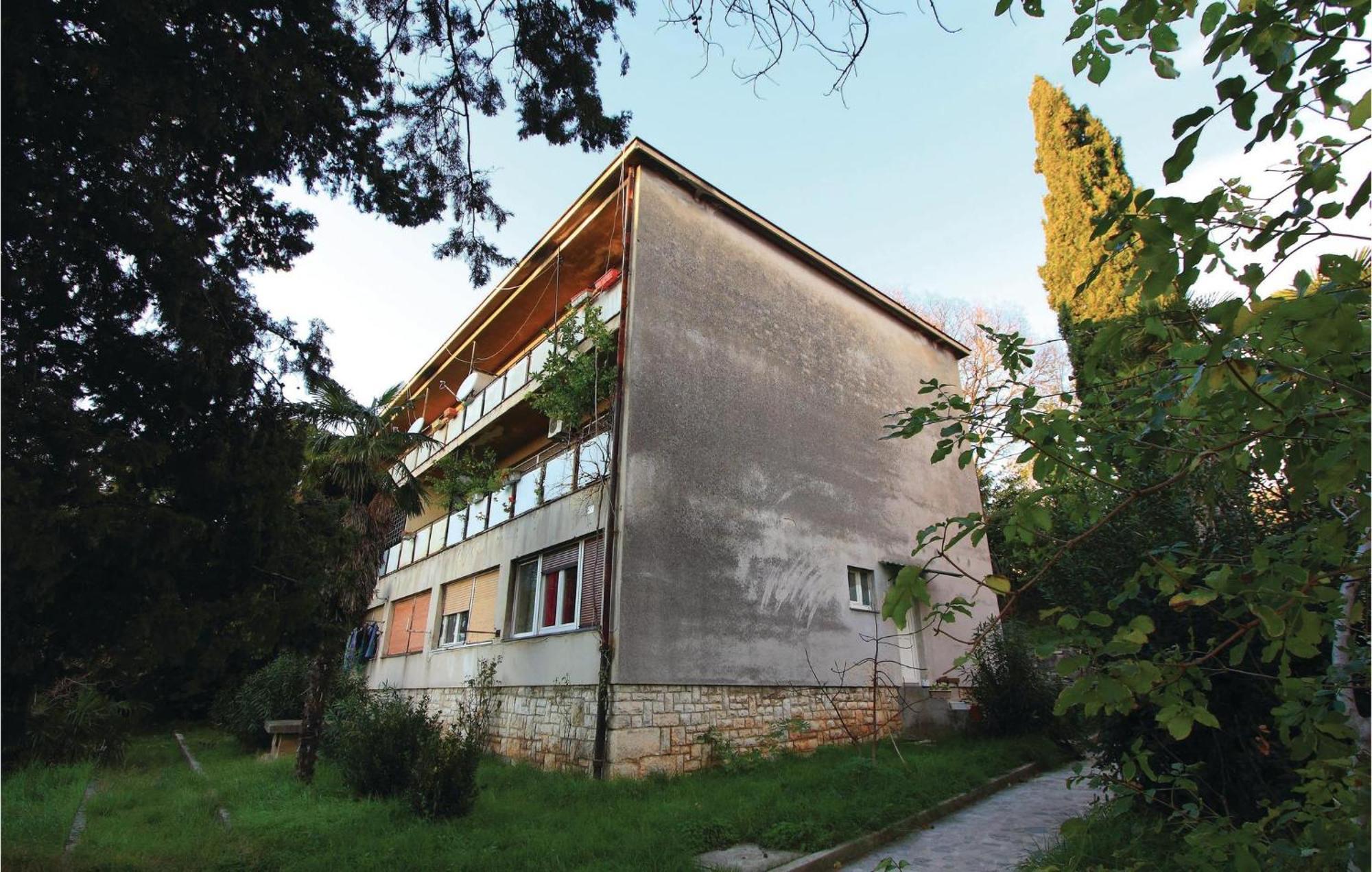 1 Bedroom Awesome In * Pula