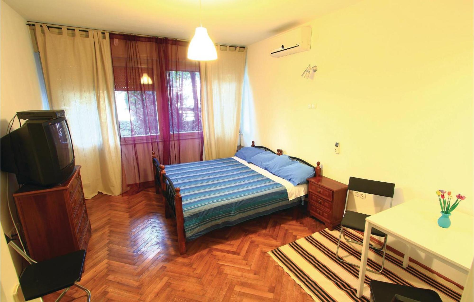 Apartment 1 Bedroom Awesome In Pula