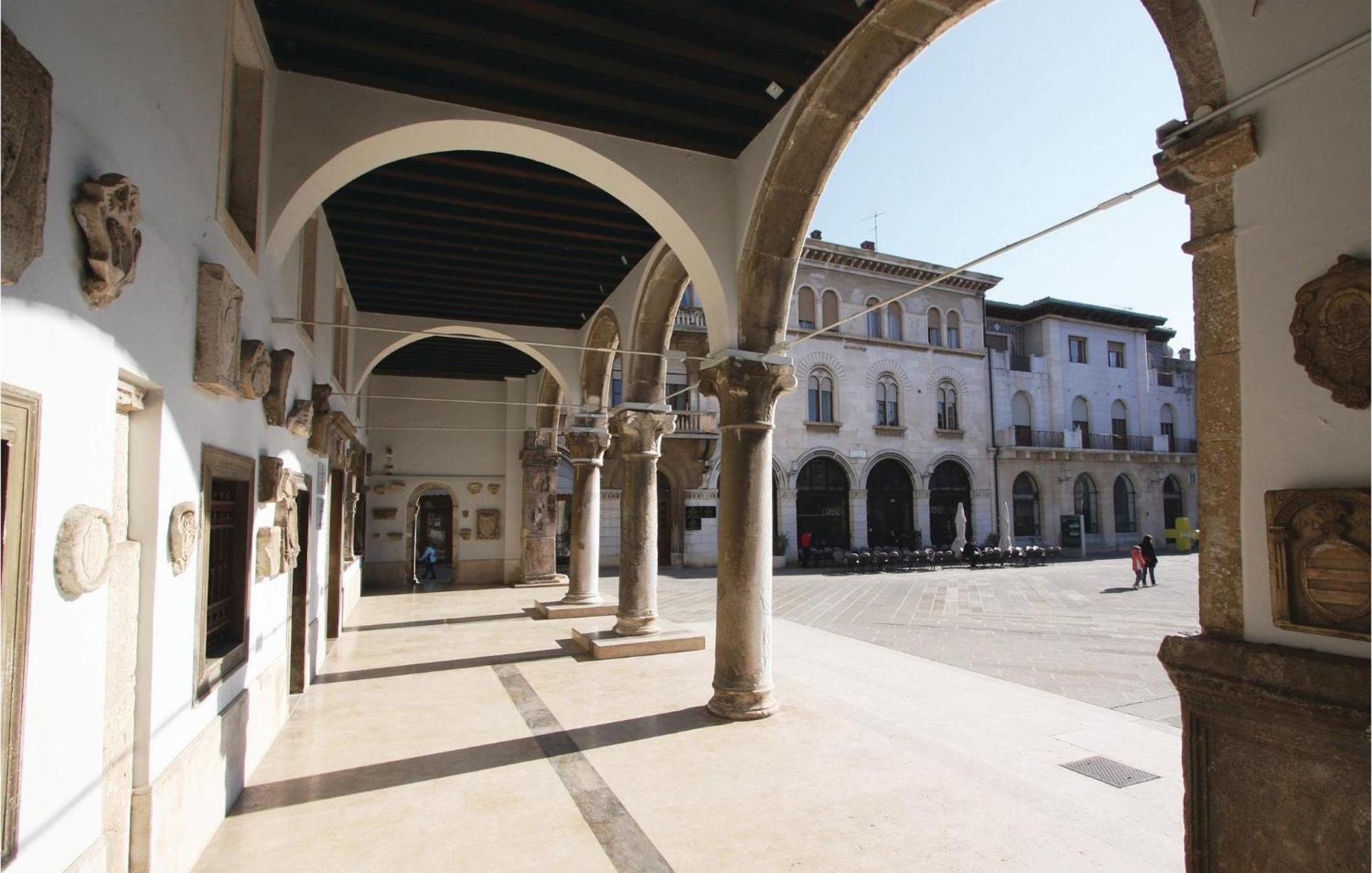 1 Bedroom Awesome In Apartment Pula